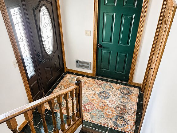 5th image of 612 7th St NE