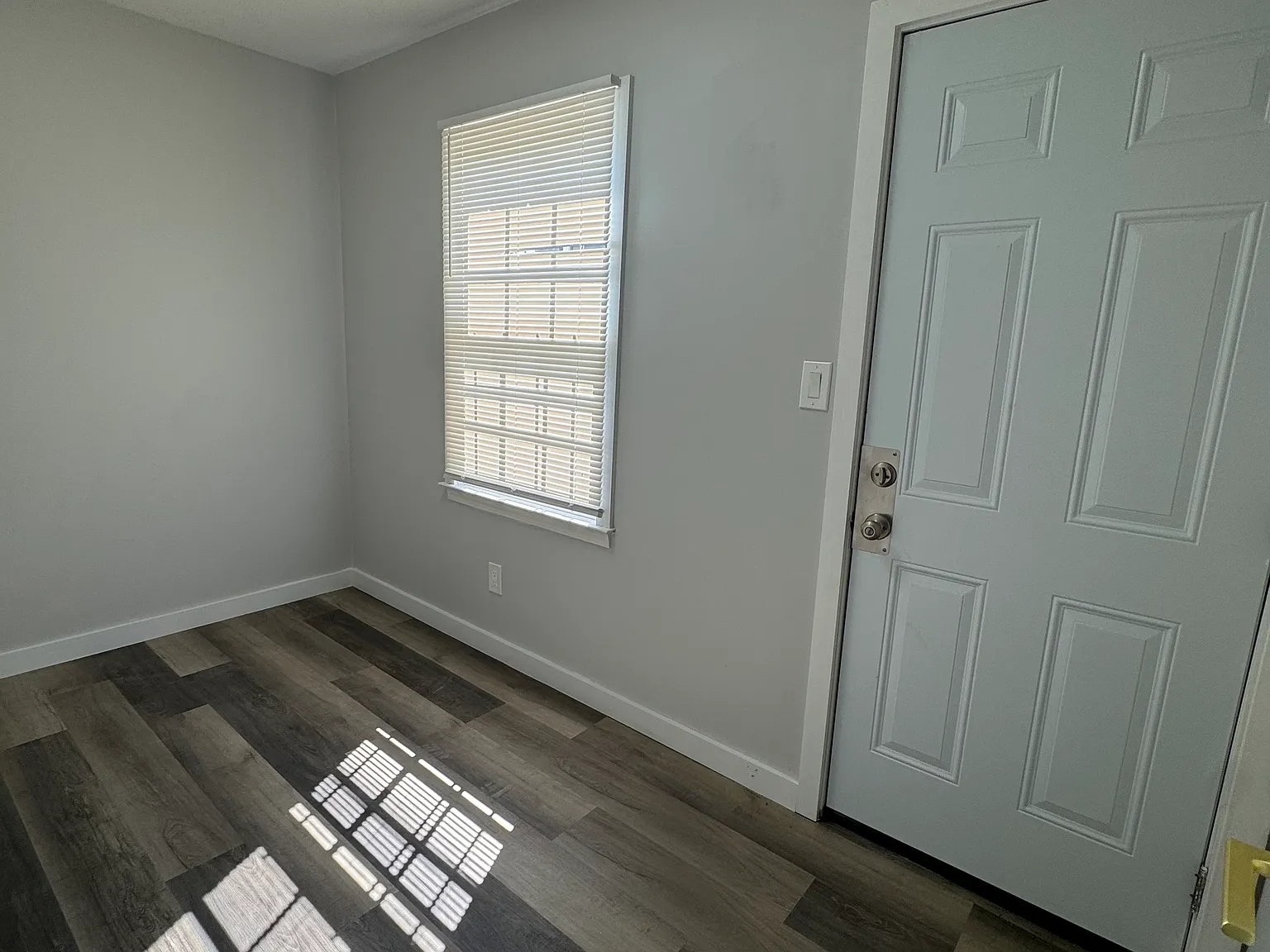 4 bed, 4.0 bath, 2100 sqft, $2,325 — Photo 2