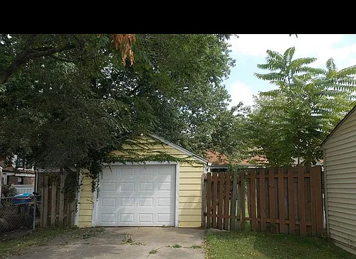 18046 School St Photo 1
