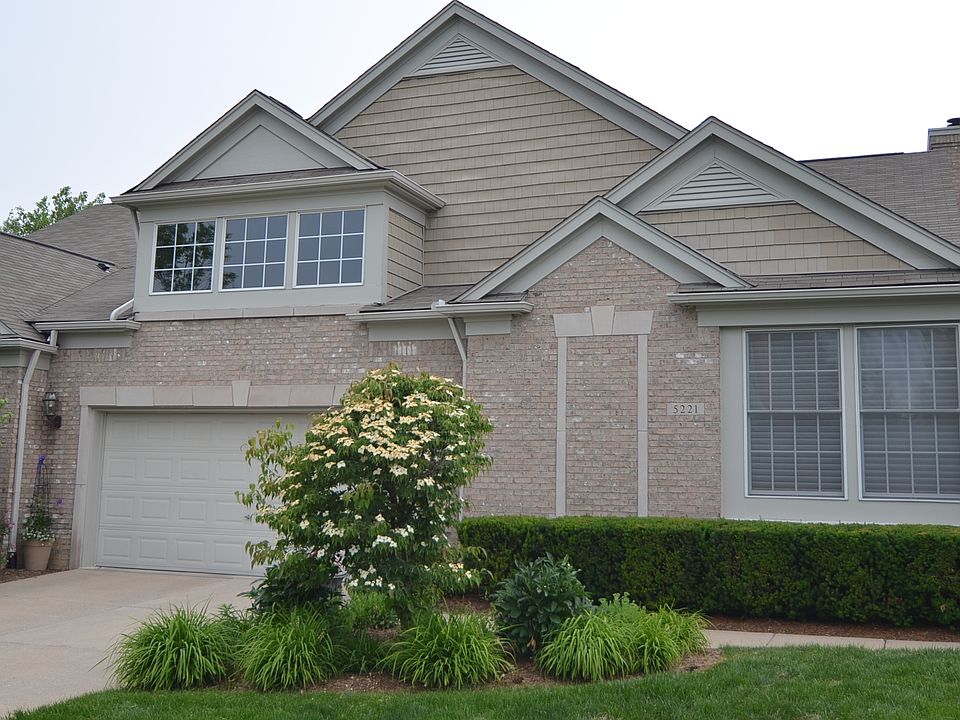 2nd image of 5221 Belmonte Dr #1