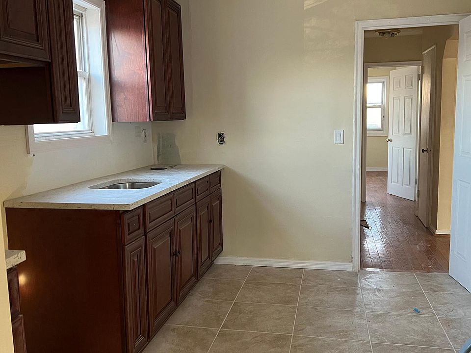 1st image of 2766 Tenbroeck Ave #2
