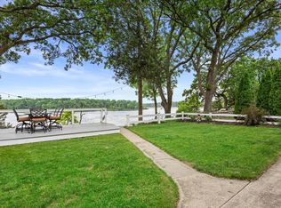 1819 N Davies Dr, Oconomowoc, WI 53066