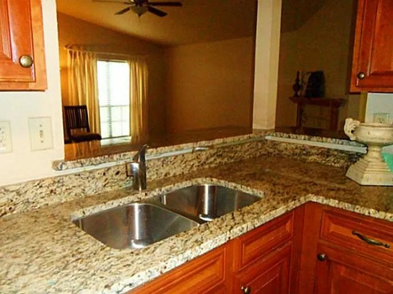 503 Westover Dr — Photo 2