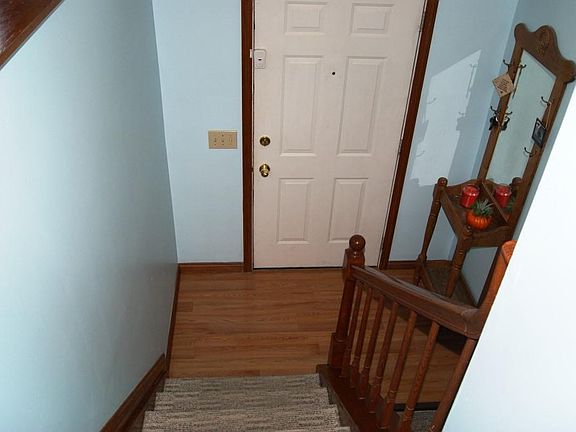 2nd image of 10 Maplewood Ct