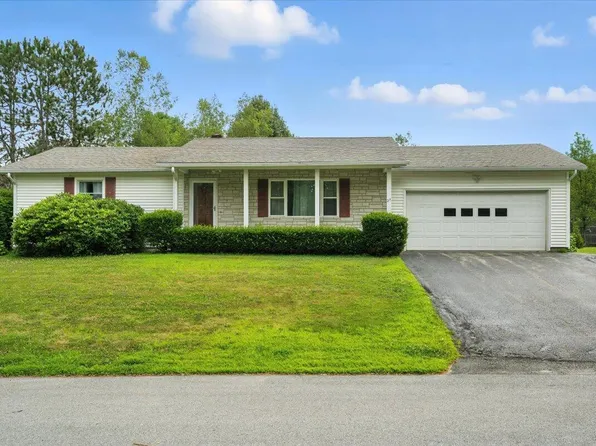 27 Bonnaille Avenue, Lewiston, ME 04240