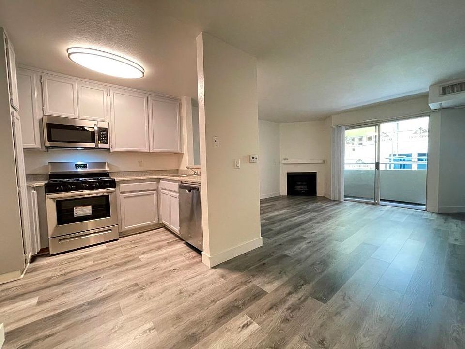 1st image of 20954 Vanowen St