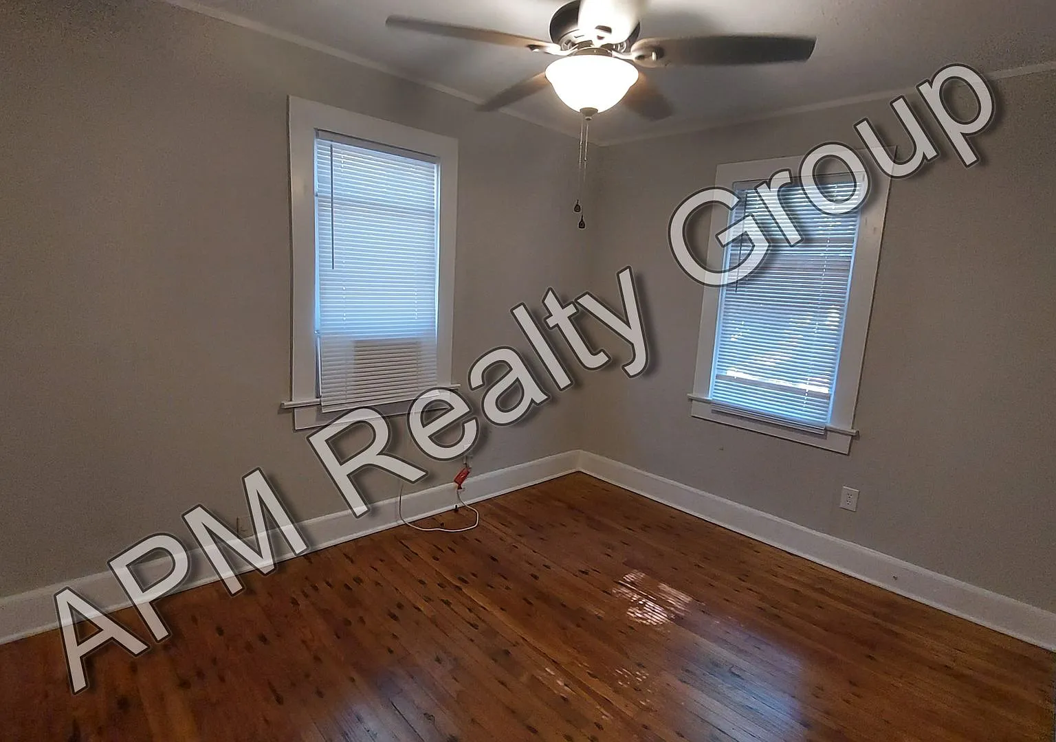 Updated two bedroom house — Photo 2