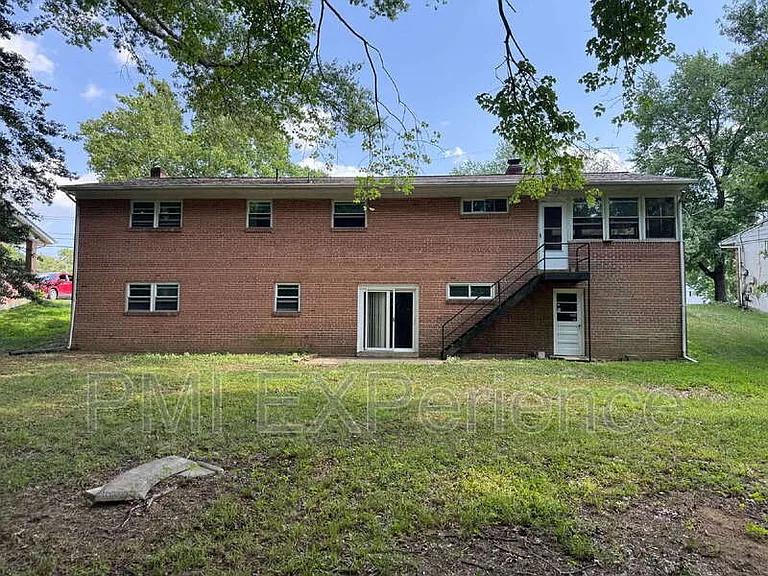 6405 Roberts Dr — Photo 20