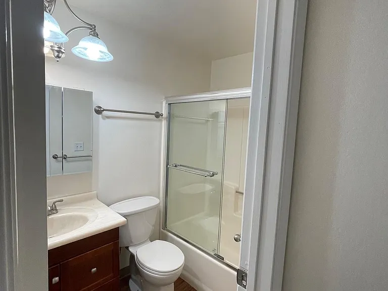 423 W Gutierrez St #11 — Photo 4