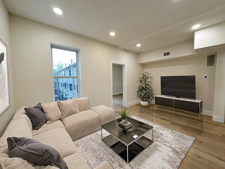 12 Arnold Cir #6 — Photo 3