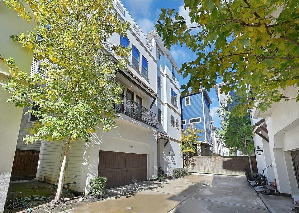 1st image of 1137 W 15th 1/2 St
