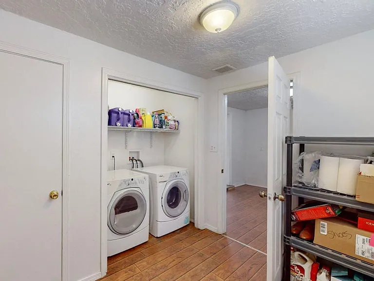 5700 Euclid Ave NE — Photo 3
