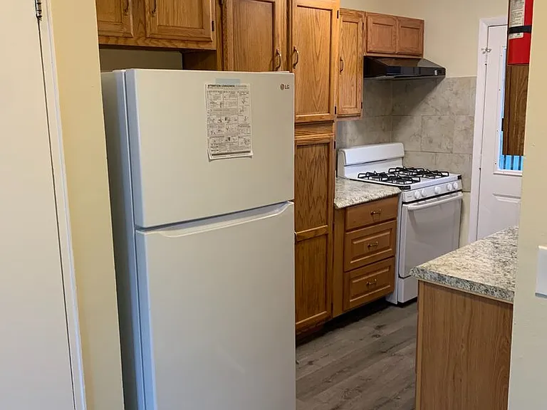 23 Glenwood Ave #D — Photo 9
