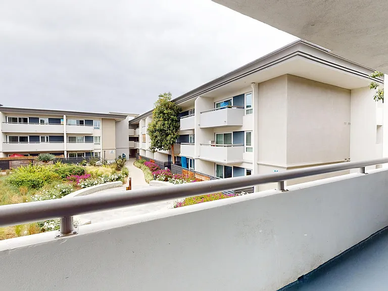 Eight 80 Newport Beach — Photo 199