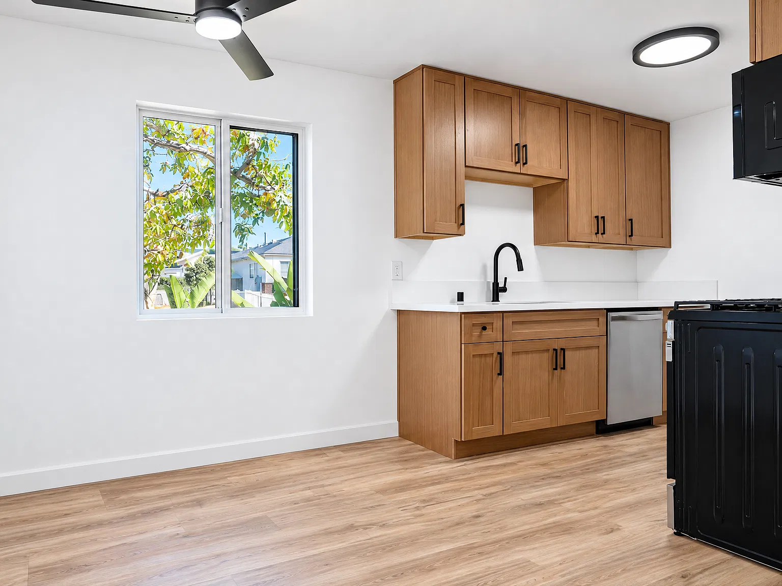 1 bed, $2,400 — Photo 4