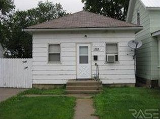 313 W Main St, Pipestone, MN 56164