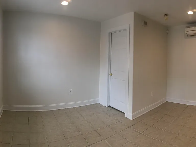 21 Cricket Ave — Photo 5