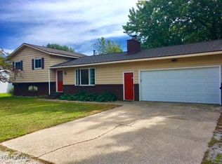 323 Douglas Ct, Fruitport, MI 49415