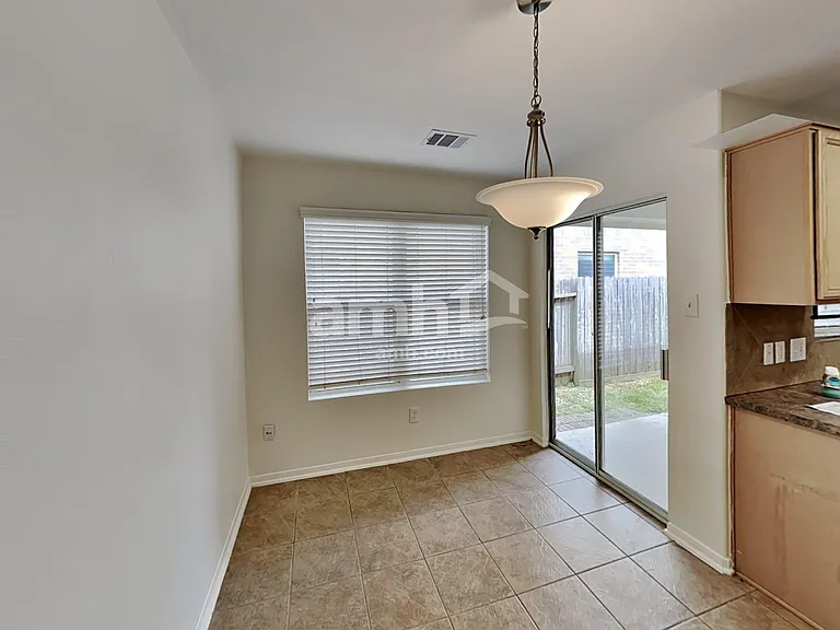 2322 Old Ox Rd — Photo 5
