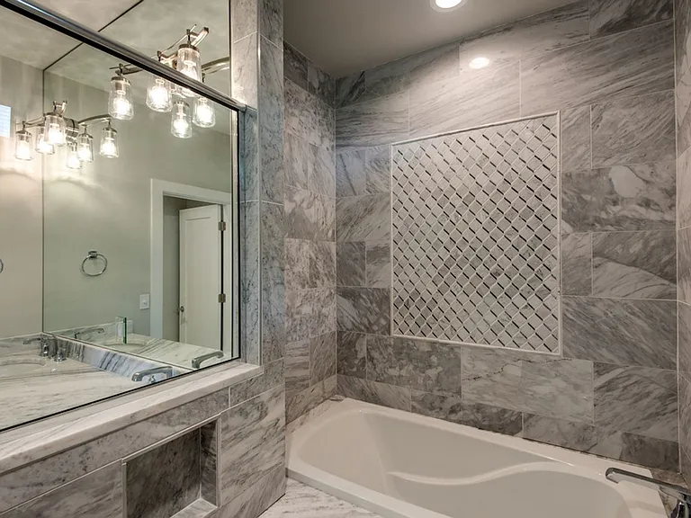 410B 37th Ave N — Photo 16