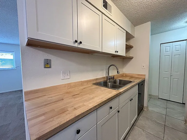 140 E Highline Cir #108 — Photo 10