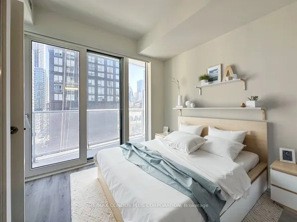 100 Dalhousie St #907, Toronto, ON M5B 2A6