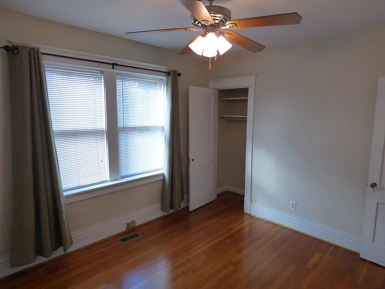 1021 Commodore Dr — Photo 6