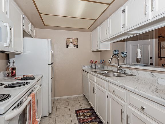 5th image of 540 N May St APT 2132