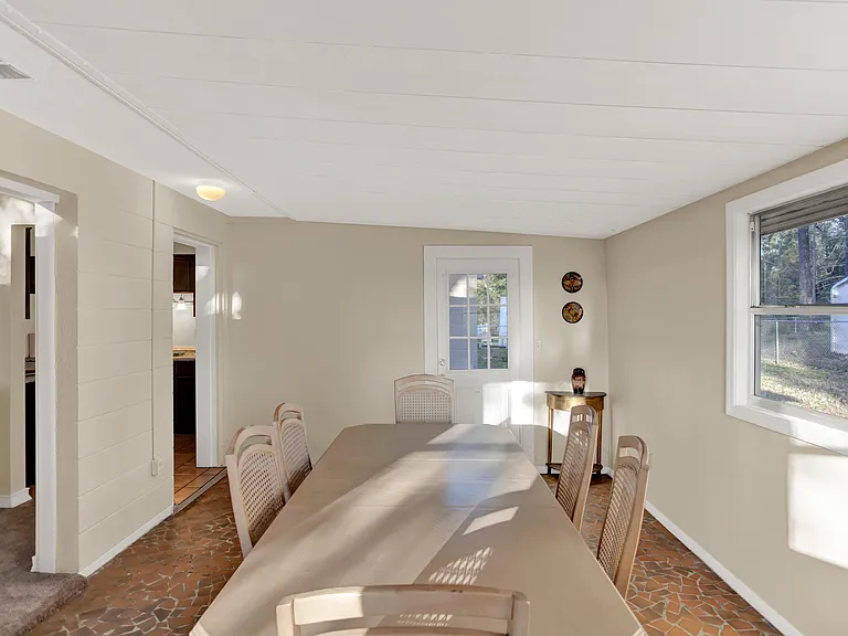 19595 SW Rainbow Lakes Blvd — Photo 4