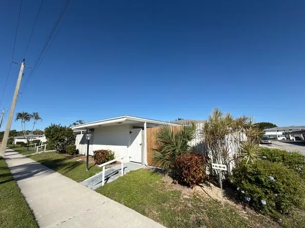 96 East Court, Royal Palm Beach, FL 33411