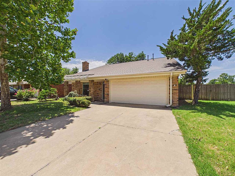 1st image of 4701 NE Macarthur Cir