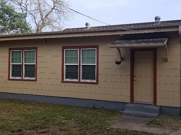5th image of 830 W Henrietta Ave