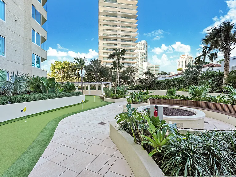 300 S Pointe Dr #405 — Photo 66