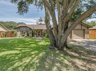 224 Northglen Dr, Hurst, TX 76054
