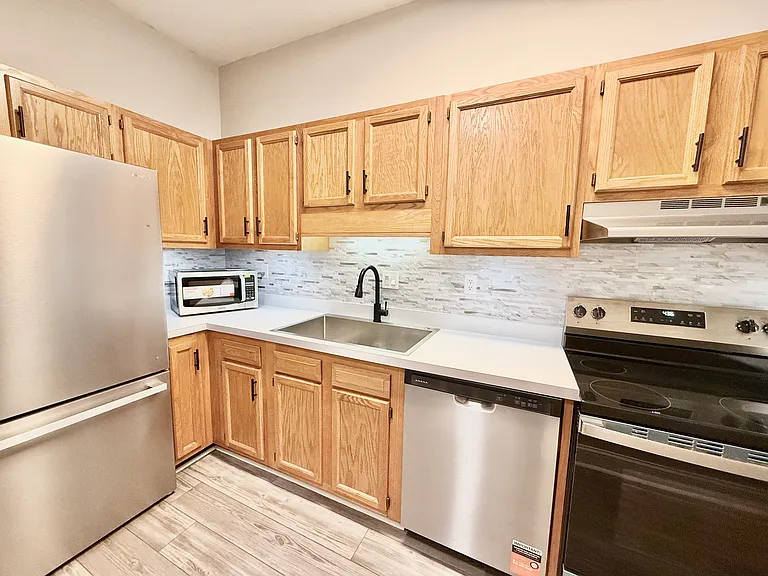 1736 Memorial Ave SW #B — Photo 9
