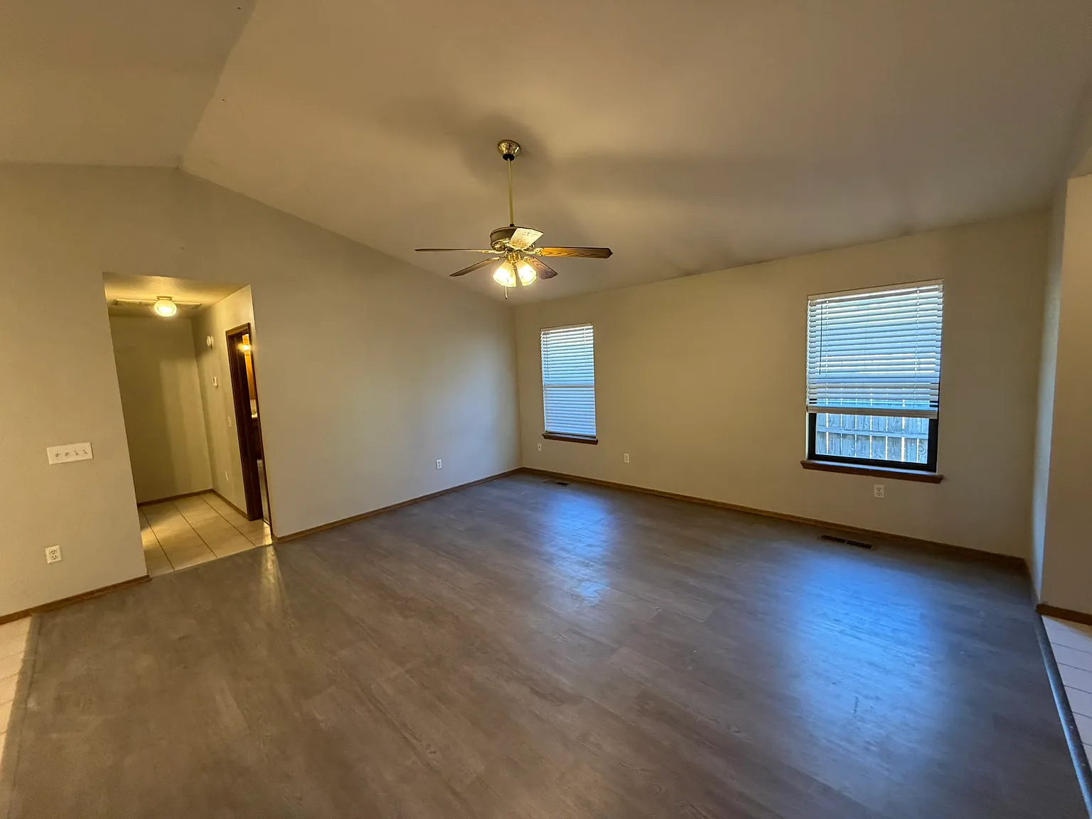 2 bed, 1025 sqft, $1,225 — Photo 4