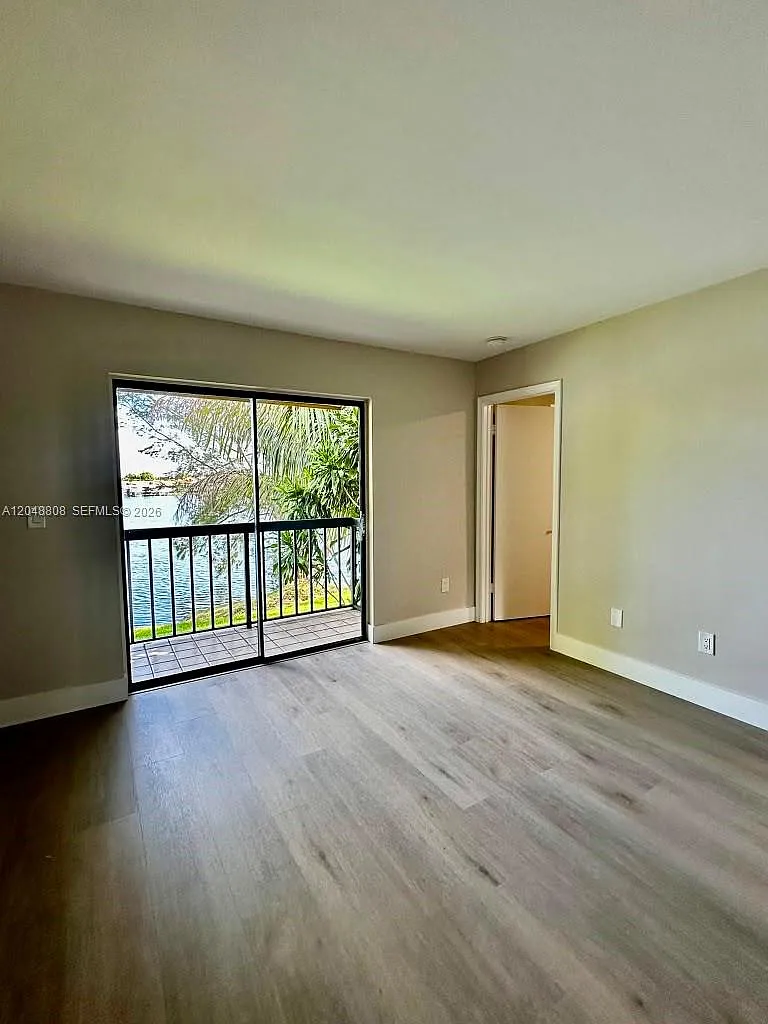 Lago Grande Two Condo — Photo 2