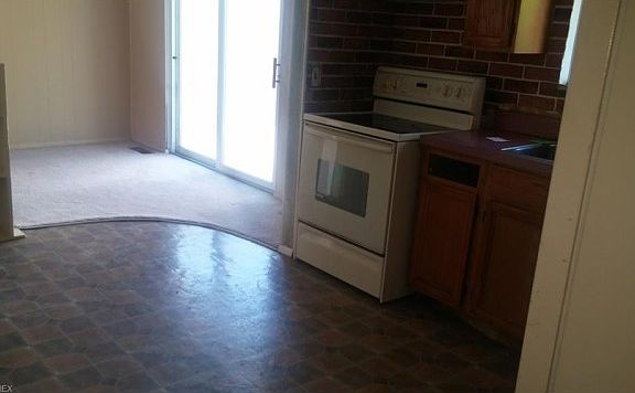 5th image of 2131 E 40th St