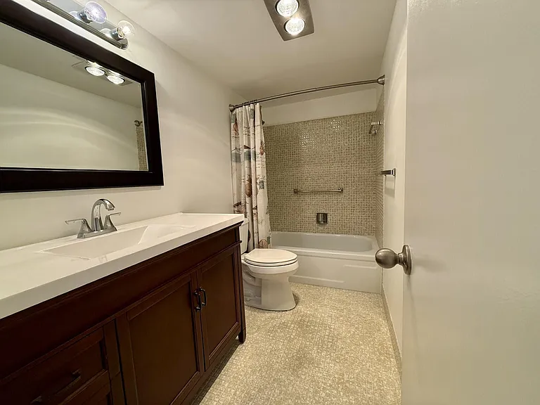 22 Somerset Dr #22-A — Photo 7