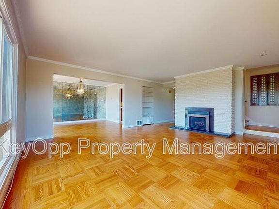 5th image of 33 Cragmont Ave