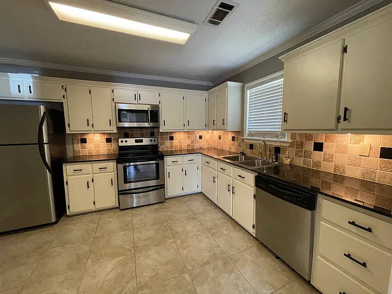 604 Huntington Pl — Photo 10
