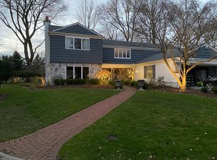 36 Sunset Ln, Grosse Pointe Farms, MI 48236