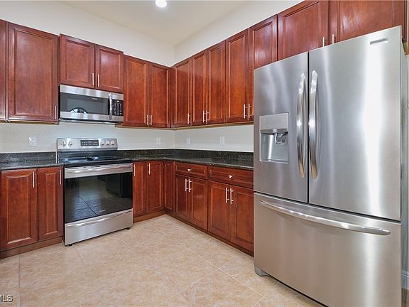 4th image of 4910 SW 17th Pl Unit 7B