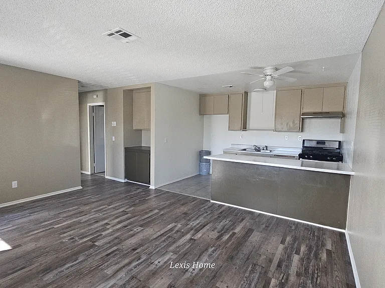 11868 1st Ave #9 — Photo 3