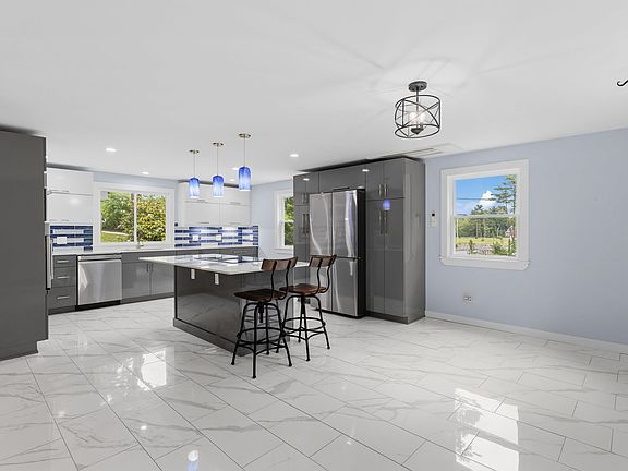 3rd image of 480 Woodlawn Ridge Road