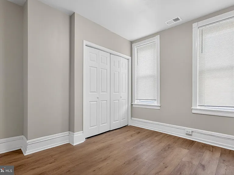 5437 Webster St — Photo 17