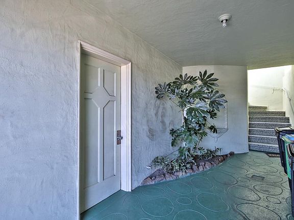 4th image of 1119 Cayuga Ave