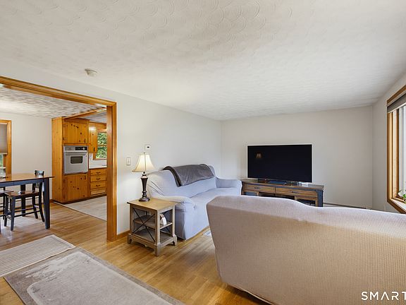 4th image of 13 Tolland Drive