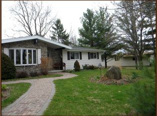 N1686 Bramble Bush Ln, Fort Atkinson, WI 53538