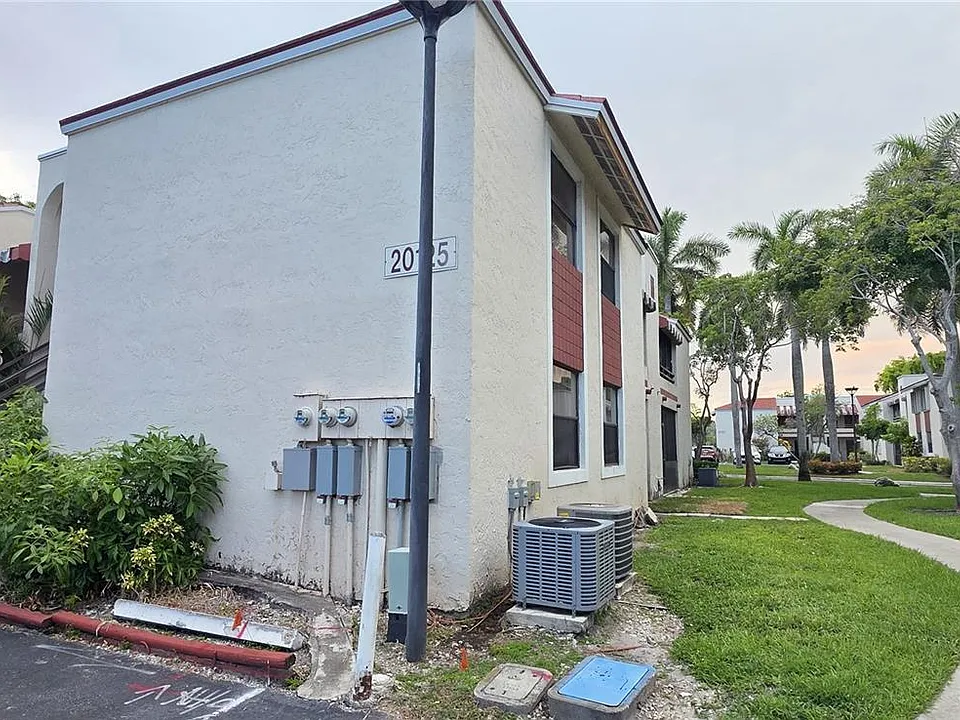 20125 NE 3rd Ct #3